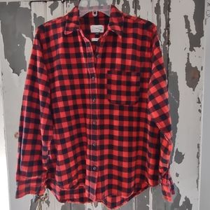 UNIVERSAL THREAD NWOT MEDIUM RED AND BLACK CHECKED